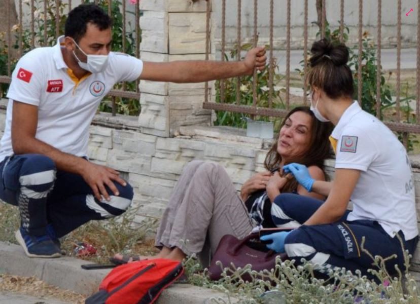 Emekli emniyet müdürü hayatını kaybetti, eşi sinir krizi geçirdi - Resim : 1