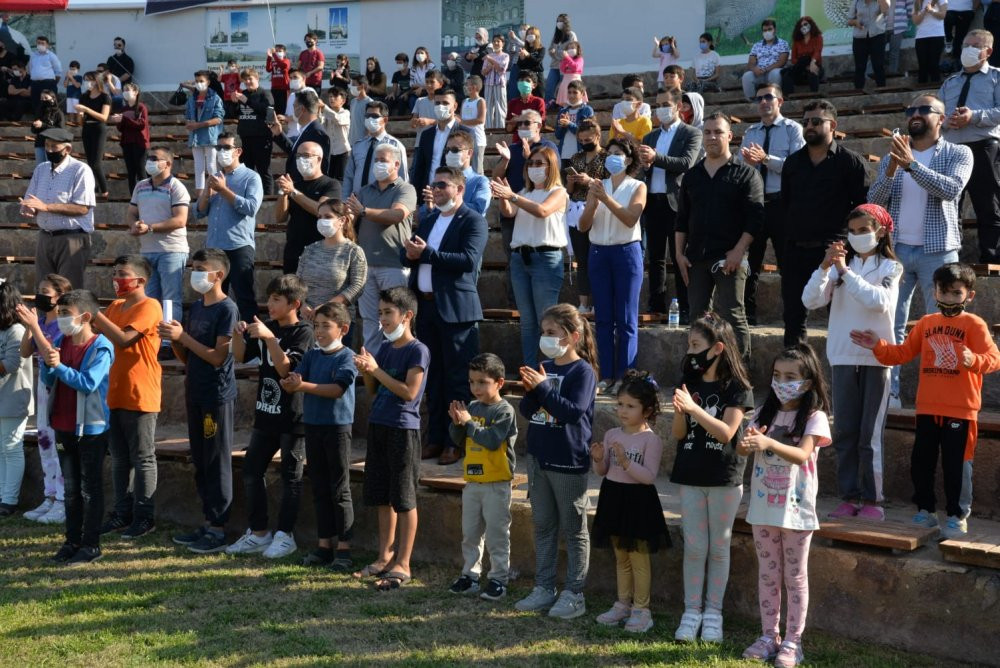 Başkan Aksoy Menemenli gençlerle buluştu - Resim : 1