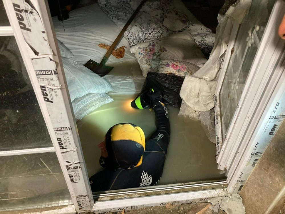 İstanbul&rsquo;da sağanak yağış hayatı olumsuz etkiledi - Resim : 1