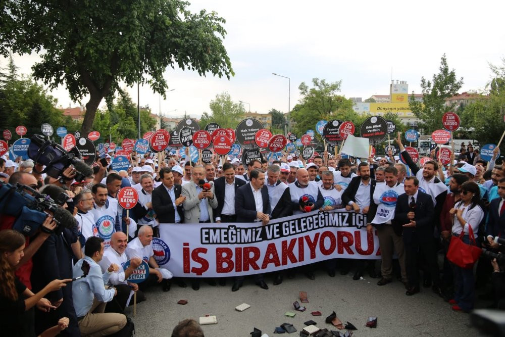 Memur-Sen eylemde: Ankara'da memurlar iş bıraktı - Resim : 2