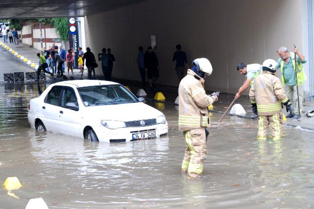 Ataşehir'de su baskınında can pazarı - Resim : 1