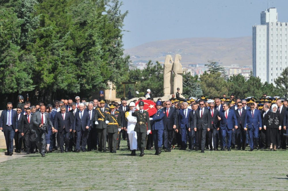 Devlet erkânı Ata’nın huzuruna çıktı - Resim : 1