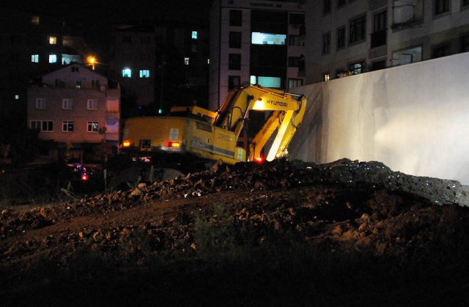 Kocaeli'de çöken istinat duvarının altında kalan işçiden acı haber! - Resim : 1