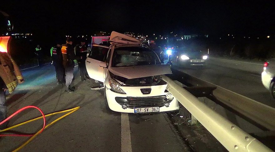 Silivri’de feci kaza: 2 ölü 3 yaralı - Resim : 1