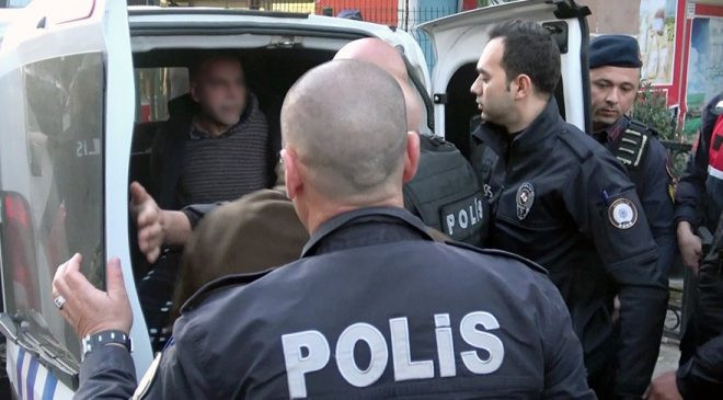 Emekli astsubay, 'Koronayım' deyip polislere tükürdü - Resim : 2