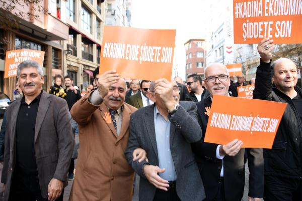 Erkekler, kadına şiddete karşı yürüdü - Resim : 1