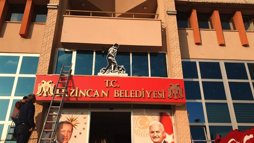 MHP’li belediye tabelasına T.C. ibaresini ekledi - Resim : 2