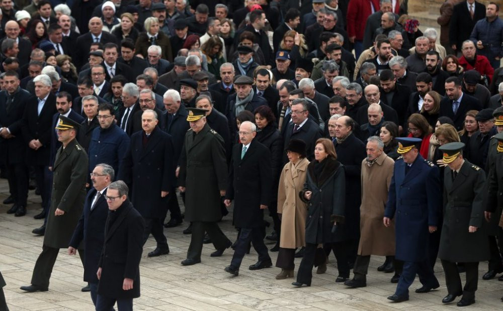 İsmet İn&ouml;n&uuml;, Anıtkabir'deki mezarı başında anıldı - Resim : 1