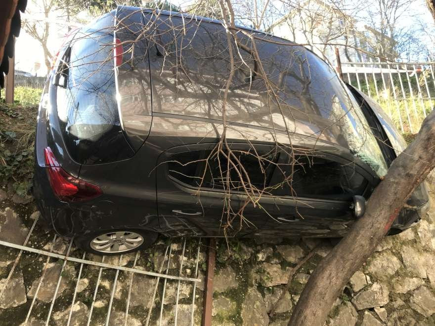 Eyüpsultan’da ilginç kaza, görenler döndü bir daha baktı - Resim : 2