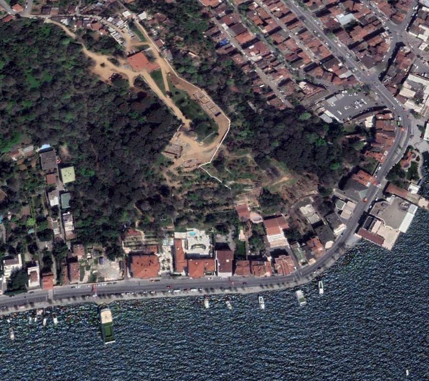 Katar'lı iş insanı boğaz kenarındaki ağaçları talan etti - Resim : 4