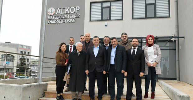 Esenyurt Belediye Başkanı Bozkurt'tan öğrencilere tavsiye - Resim : 1