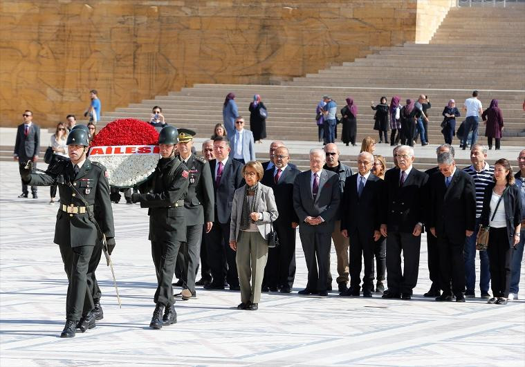 İsmet İnönü mezarı başında anıldı - Resim : 1