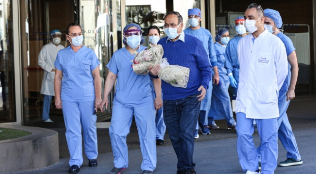 Koronavirüsü yenen Profesör isyan etti: Şüpheli hastayı otobüsle evine yolluyoruz - Resim : 1