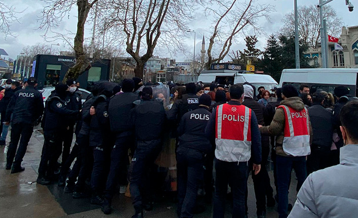 Tüm engellemelere rağmen kadınlar bir araya geldi - Resim : 1