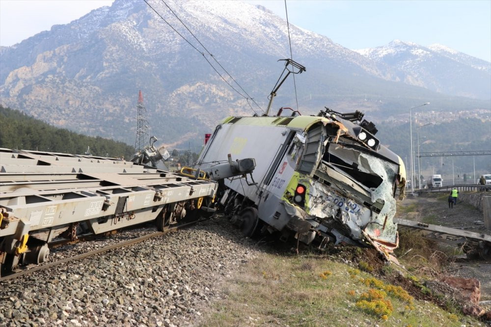 Adana'da yük treni raydan çıktı - Resim : 1