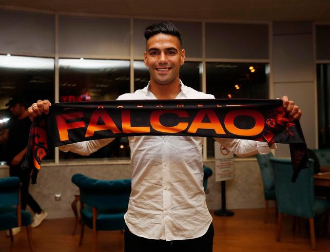 Galatasaray’ın yeni transferi Radamel Falcao İstanbul’a geldi  - Resim : 3