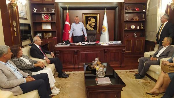 Kılıçdaroğlu, Adana'da hasta arkadaşını ziyaret etti  - Resim : 2