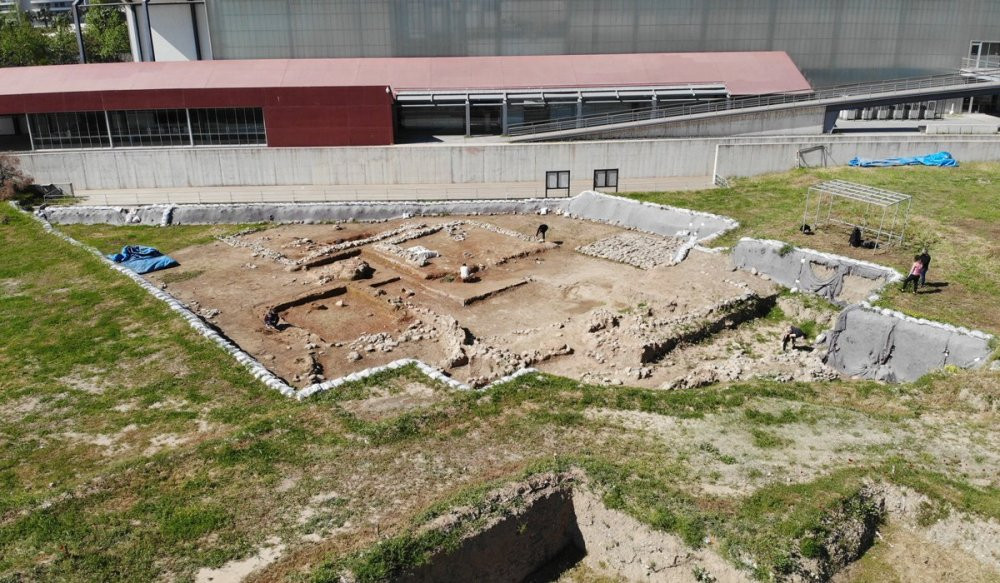 Resim işi öğretmeninin bulduğu taş, İzmir’in bilinen tarihini değiştirdi - Resim : 1