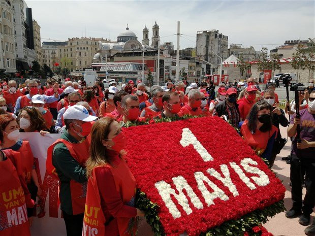 DİSK, KESK, TMMOB ve TTB 1 Mayıs'ta Taksim Meydanı'nda buluştu - Resim : 1