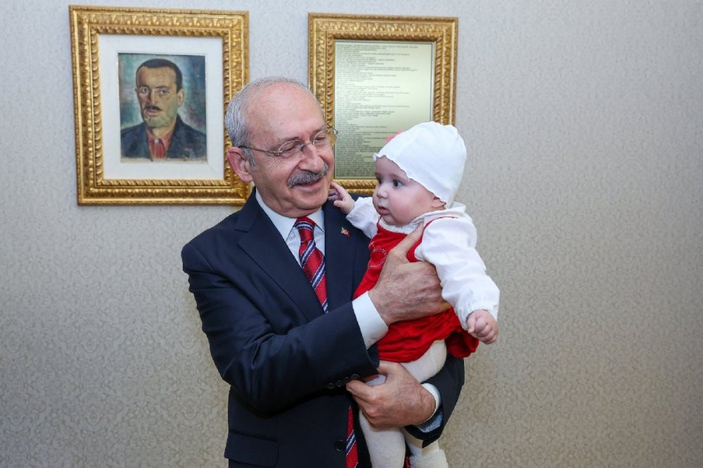 Kılıçdaroğlu ile ziyaretine gelen çocuklar arasında gülümseten konuşmalar - Resim : 1