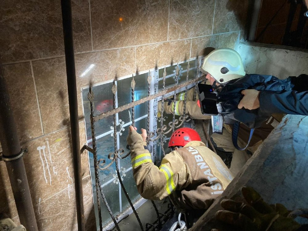 İstanbul&rsquo;da sağanak yağış hayatı olumsuz etkiledi - Resim : 2