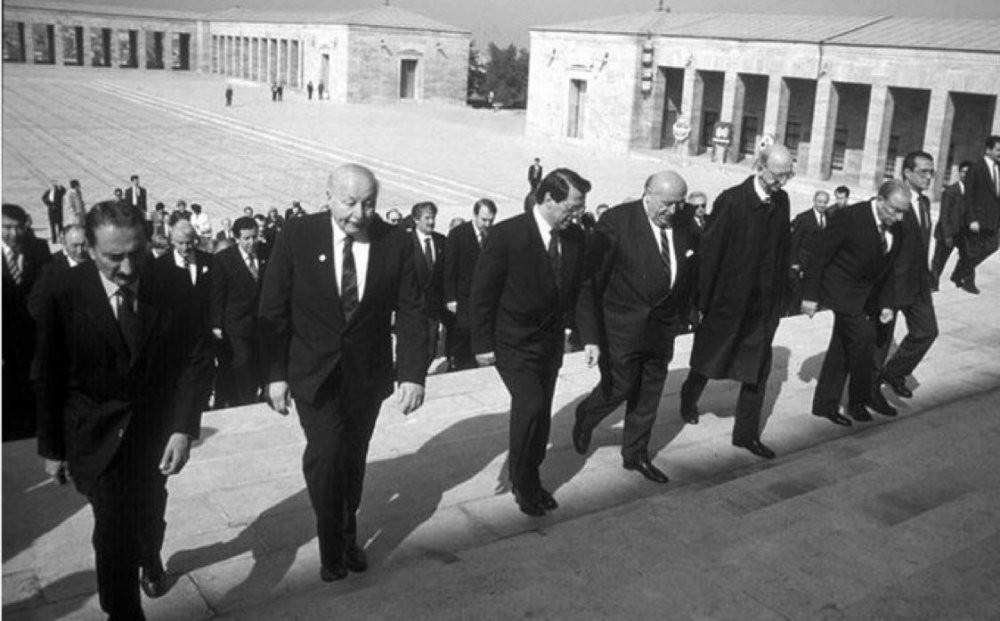 T&uuml;rk siyasetinin g&uuml;len y&uuml;z&uuml; Erdal İn&ouml;n&uuml;, vefatının 14. yılında anıldı - Resim : 5