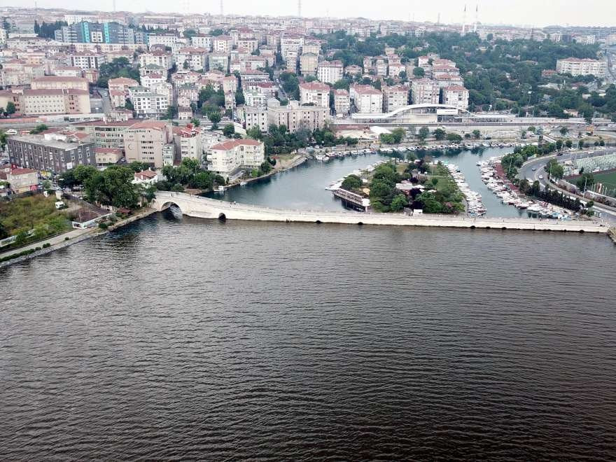 Küçükçekmece Gölü’nde tedirgin eden manzara - Resim : 1