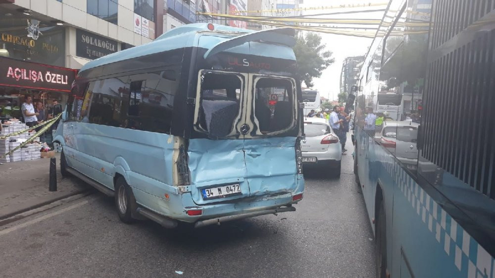 İstanbul'da zincirleme kaza! Son anda kurtuldular... - Resim : 1