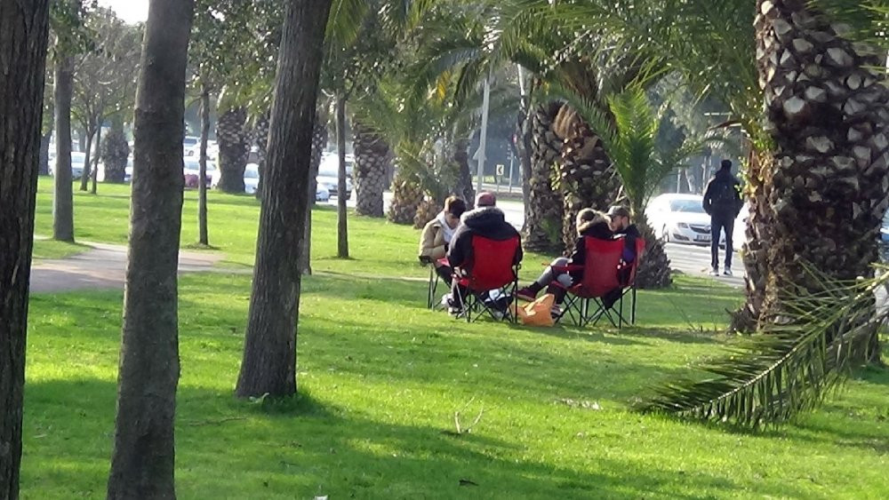 İstanbul’dan şoke eden görüntüler... Sahiller dolup taştı - Resim : 1