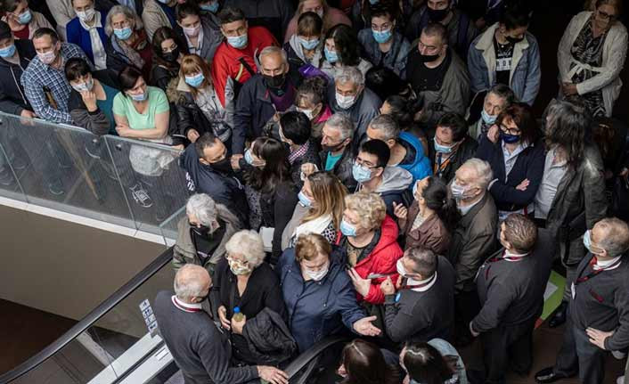 Aşı olana indirim kuponu verilince izdiham çıktı - Resim : 2