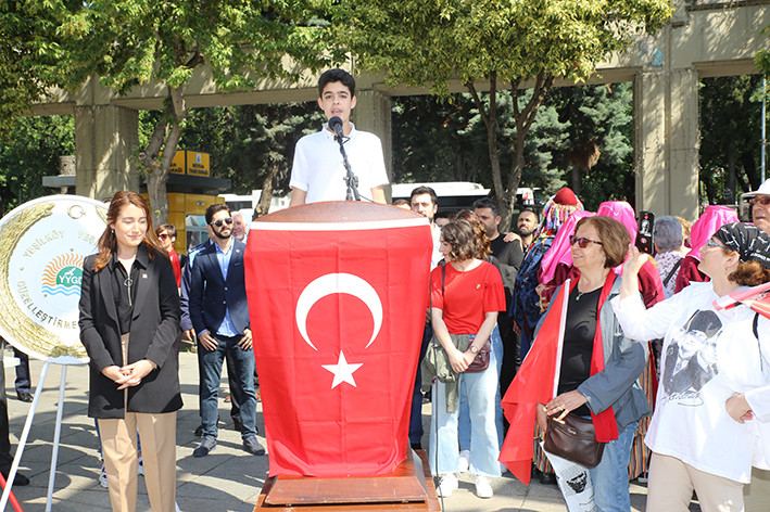 İmamoğlu'na 'her şey çok güzel olacak' diyen Berkay Atatürk'ün Gençliğe Hitabesi'ni okudu - Resim : 1