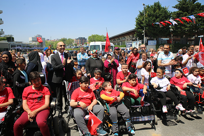 İmamoğlu'na 'her şey çok güzel olacak' diyen Berkay Atatürk'ün Gençliğe Hitabesi'ni okudu - Resim : 2