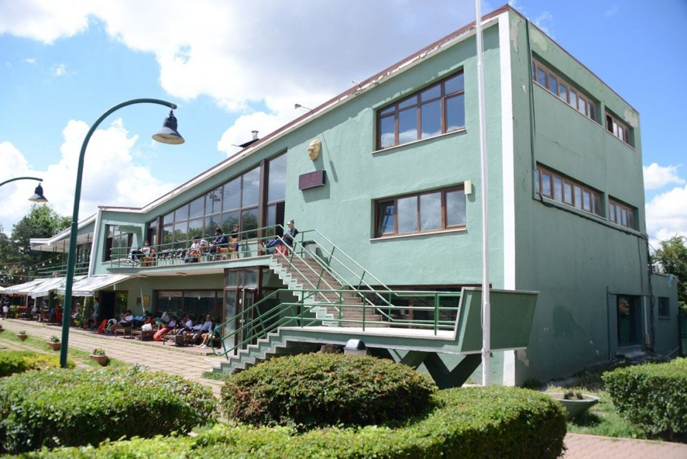 Tarihi tenis kulübüne yıkım tehdidi geliyor - Resim : 2