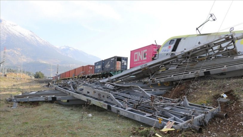 Adana'da yük treni raydan çıktı - Resim : 2