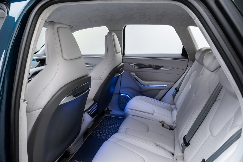 Devrim'den sonra bir ilk 'yerli' otomobil sahneye çıktı! - Resim : 4