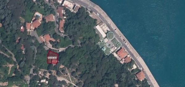 G&ouml;z&uuml;n&uuml; boğaza dikti... Patrona ka&ccedil;ak villa! - Resim : 1