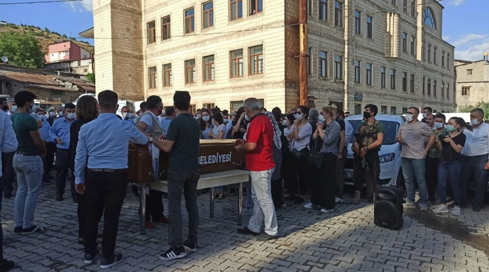 Vahşice öldürülen Pınar Gültekin son yolculuğuna uğurlandı - Resim : 1