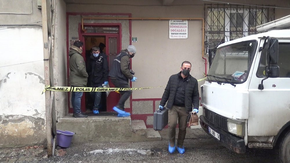 Akılalmaz olay! Hurdaları ayırırken el bombası fünyesi patladı - Resim : 1