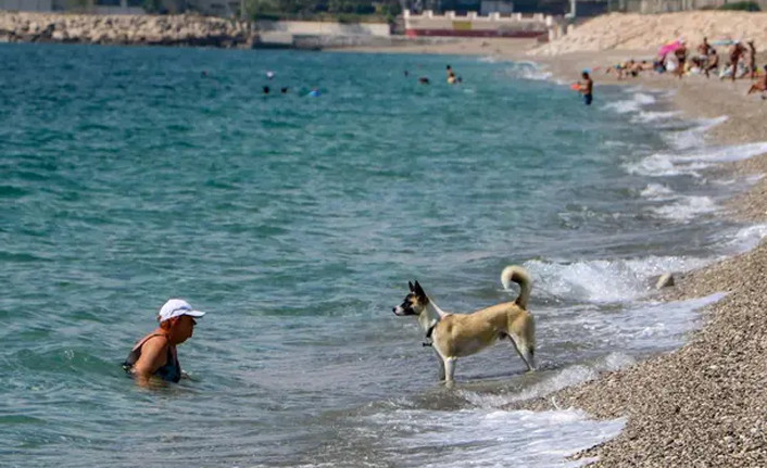 Antalya'da bayramda sahiller turistlere kaldı - Resim : 3