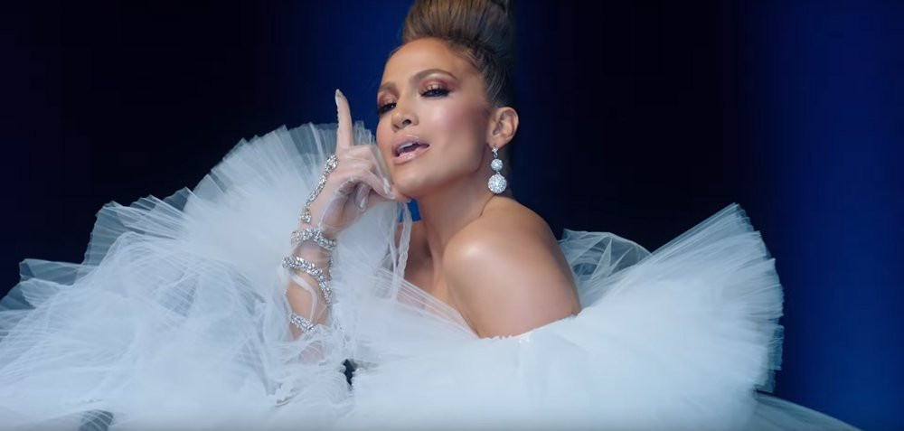 Jennifer Lopez yeni klibiyle yürek hoplattı - Resim : 5