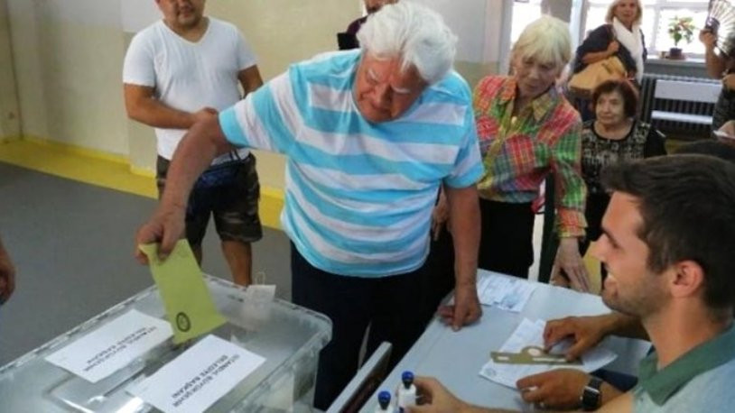 Ünlüler sandık başında! İşte verdikleri mesajlar... - Resim : 10