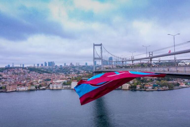 Trabzonspor bayrağı İstanbul Boğazı'na asıldı - Resim : 1