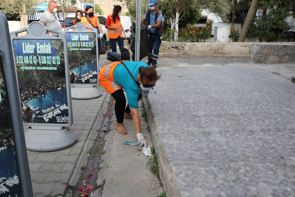 Dünya Temizlik gününde yerlerden maske toplandı - Resim : 2