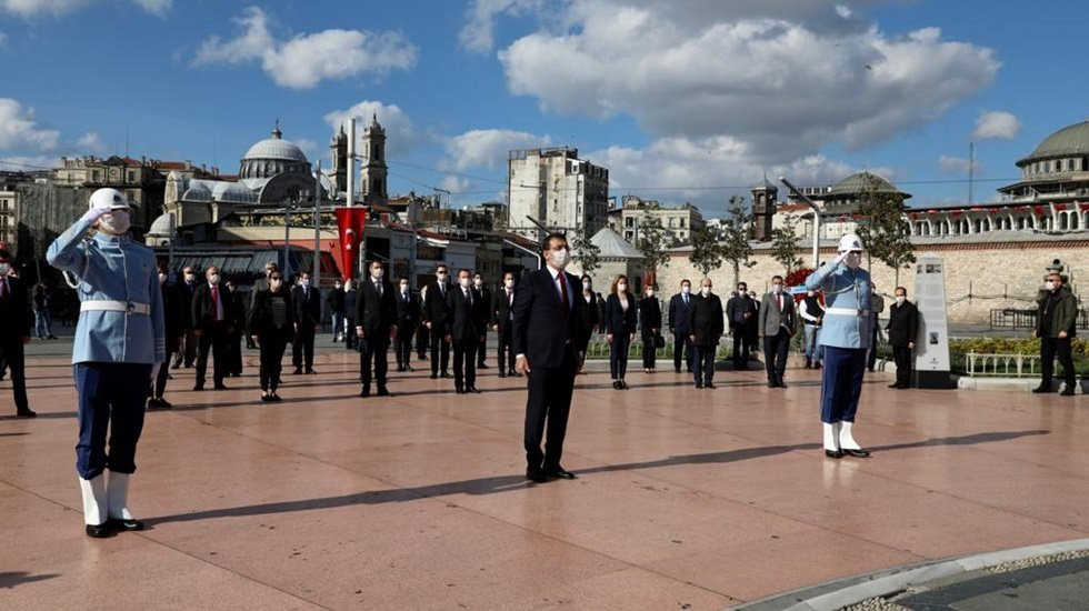 Ekrem İmamoğlu, 23 Nisan’ın 101’inci yıl dönümünde Taksim’deydi - Resim : 1