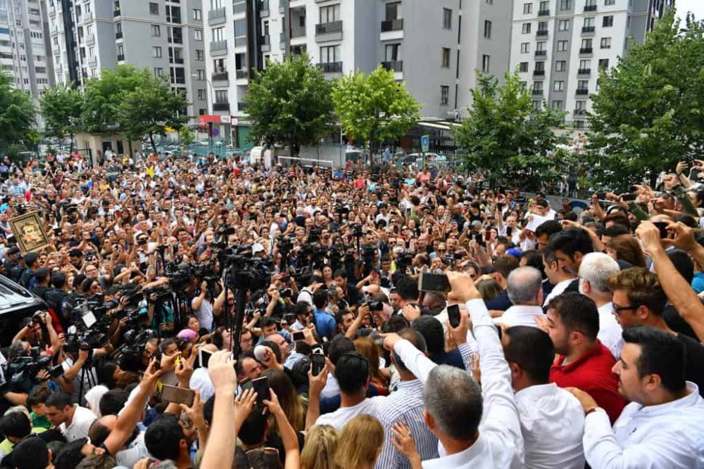 Dünya basını oradaydı: İmamoğlu oyunu izdiham altında kullandı - Resim : 4