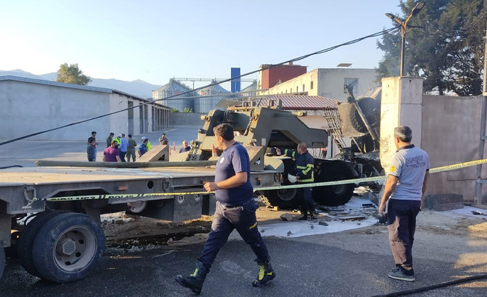 Askeri araç içindeki iki kişi yanarak hayatını kaybetti - Resim : 1