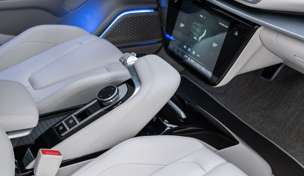 Devrim'den sonra bir ilk 'yerli' otomobil sahneye çıktı! - Resim : 6