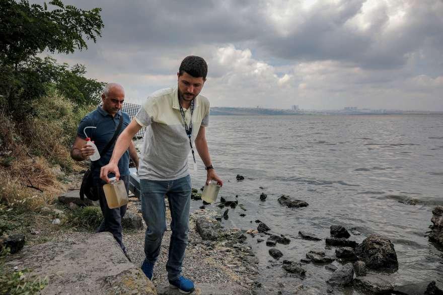 Küçükçekmece Gölü’nde tedirgin eden manzara - Resim : 6