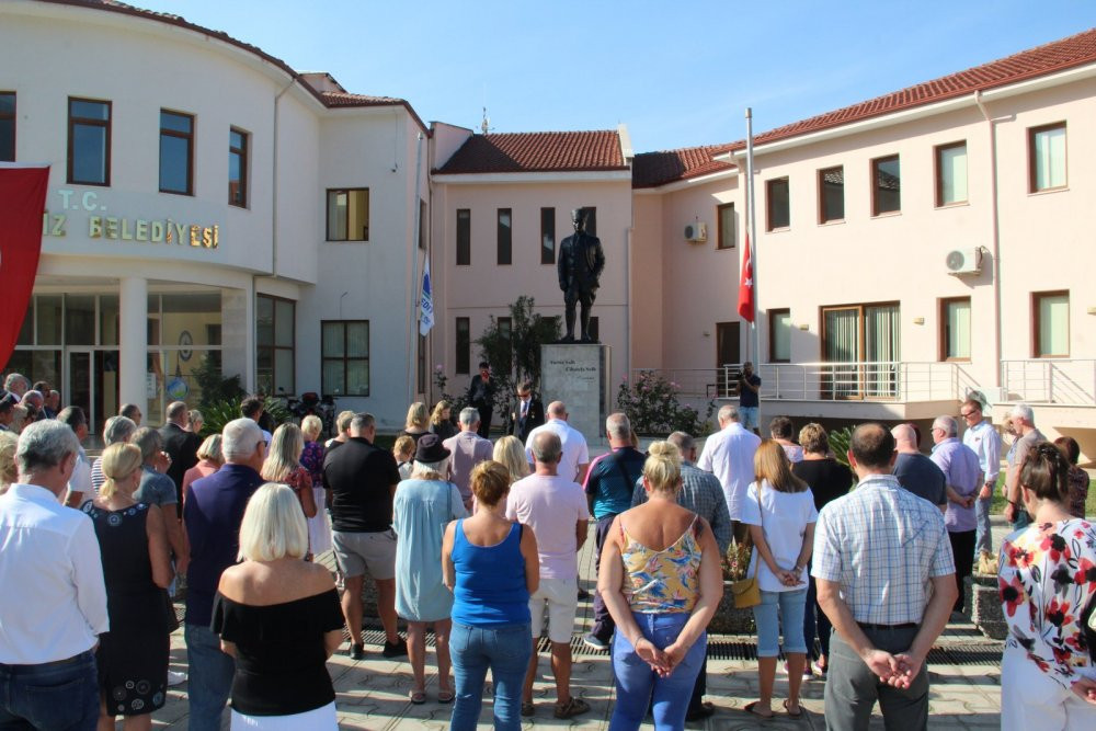 Fethiye'deki yerleşik İngilizler'den Atatürk'e saygı duruşu - Resim : 2