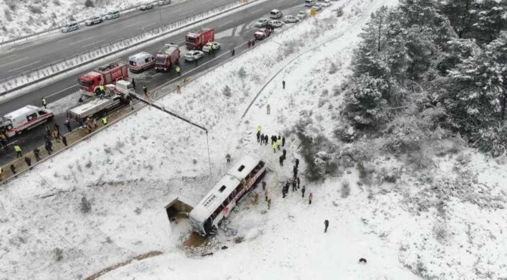 İstanbul'da otobüs kazası! Ölü ve yaralılar var - Resim : 1